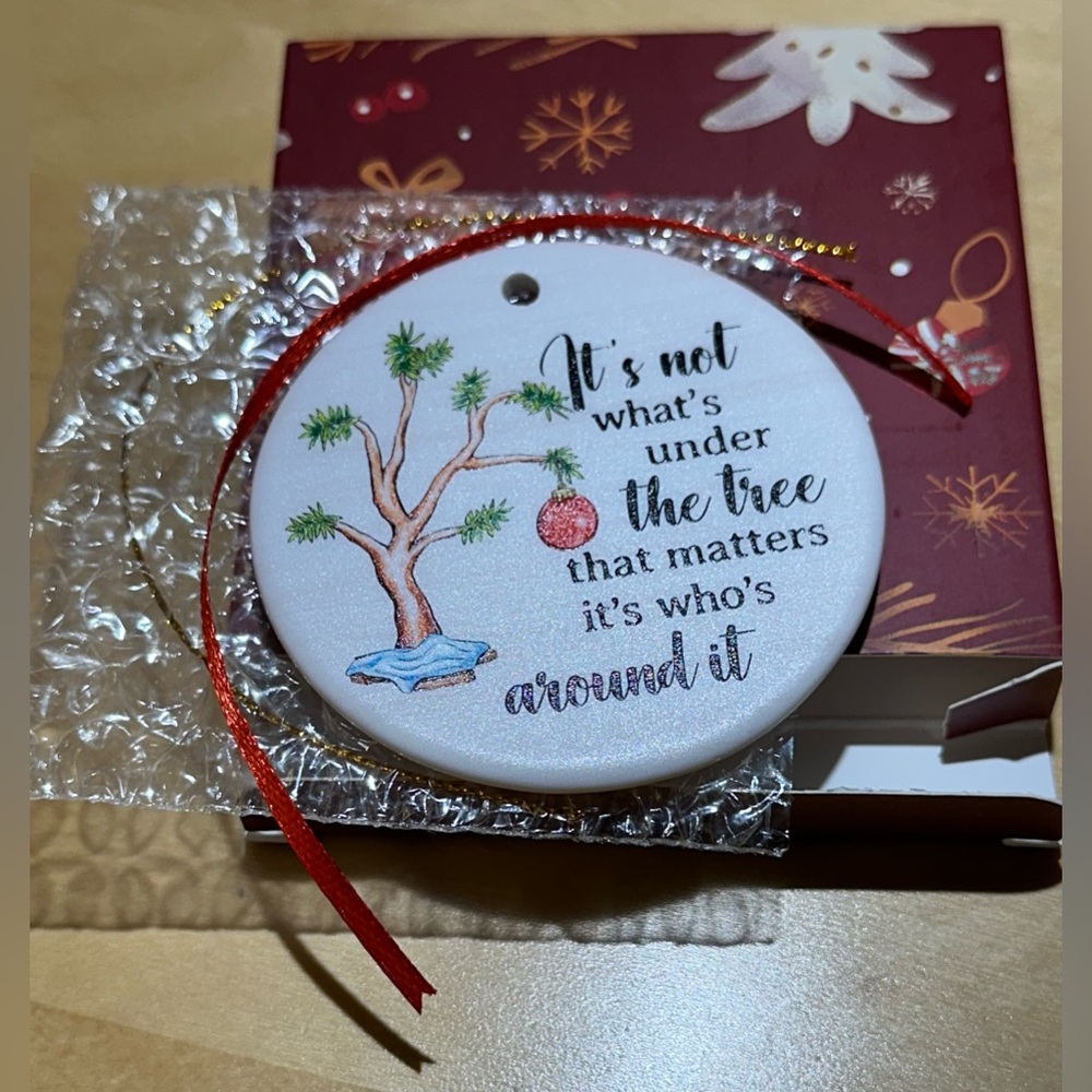 🎁 It’s not what’s under the tree…. Ornament
NWT
